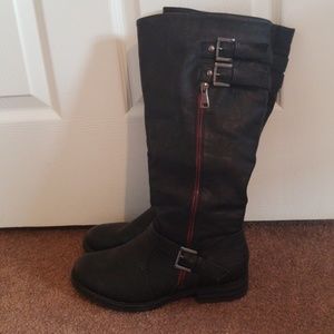 Black boots size 7